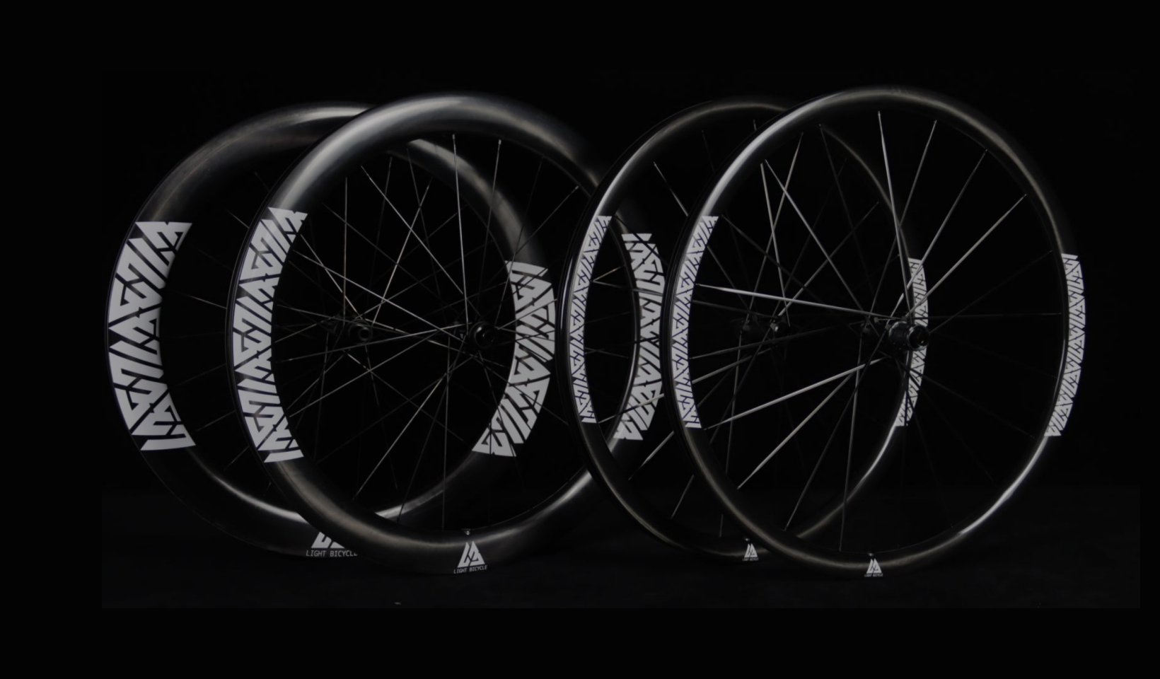 https://pic.lightbicycle.com/www/home/images/compressed/pad-airia-series-road-lineup.jpeg
