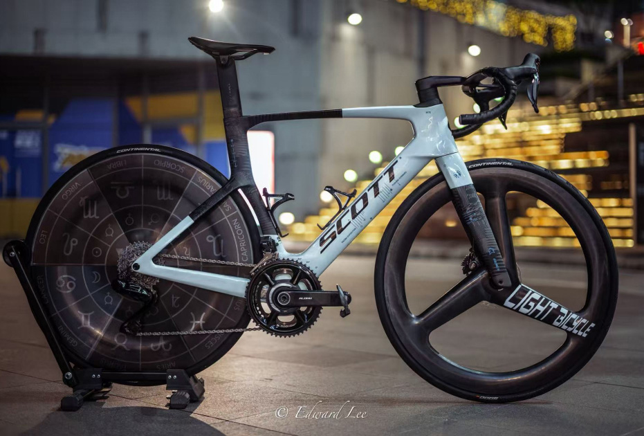 https://pic.lightbicycle.com/www/home/images/compressed/pad-flash-C25--775g-disc-wheel-on-bike.jpeg