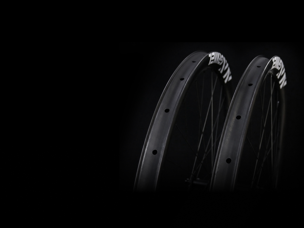 pad-h-light-bicycle-anax-gravel-42c-to-70c-tires-go-wider-go-faster.jpeg