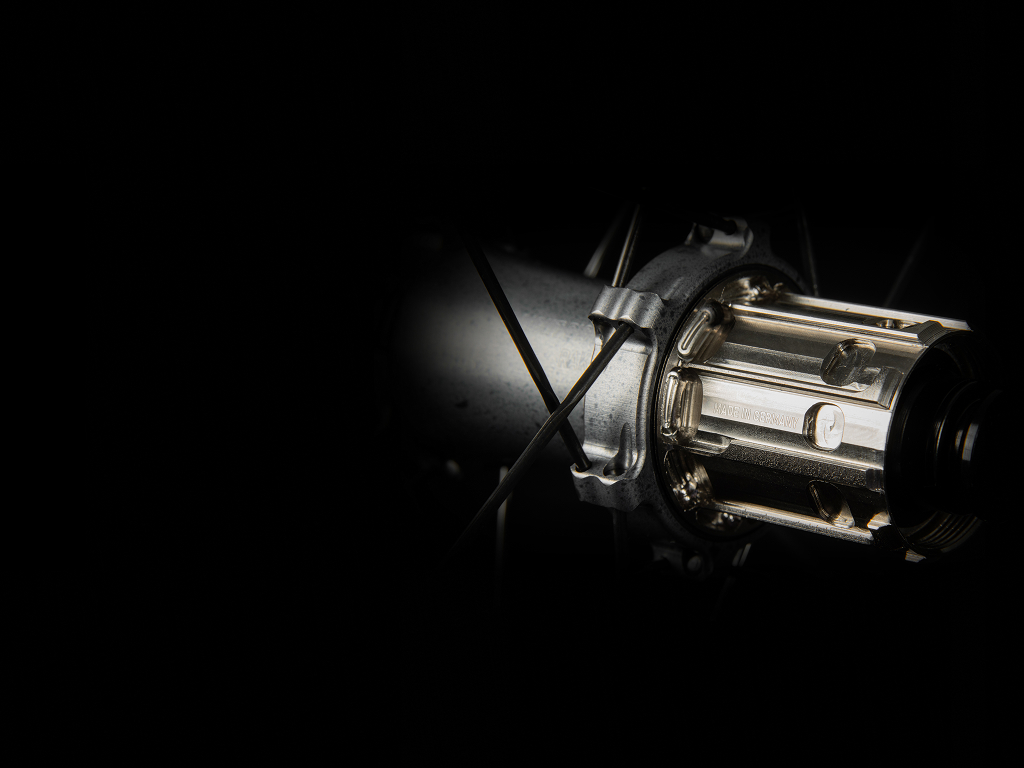 pad-h-light-bicycle-the-qvist-mono-hub-gray-crafted-under-one-roof.jpeg