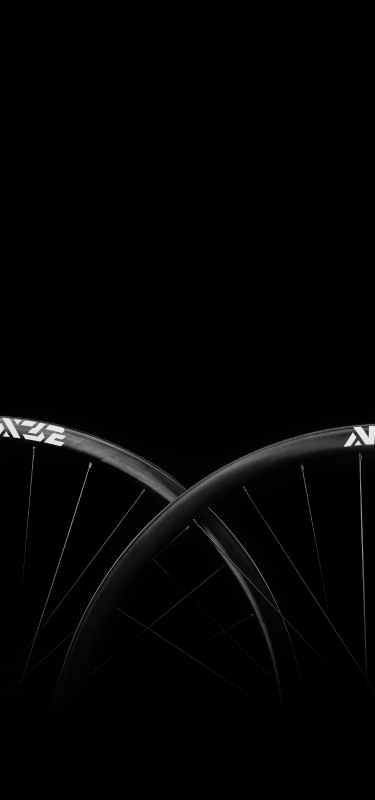 mo-light-bicycle-anax32-32er-carbon-wheel-greater-contact-patch-better-handling.jpeg