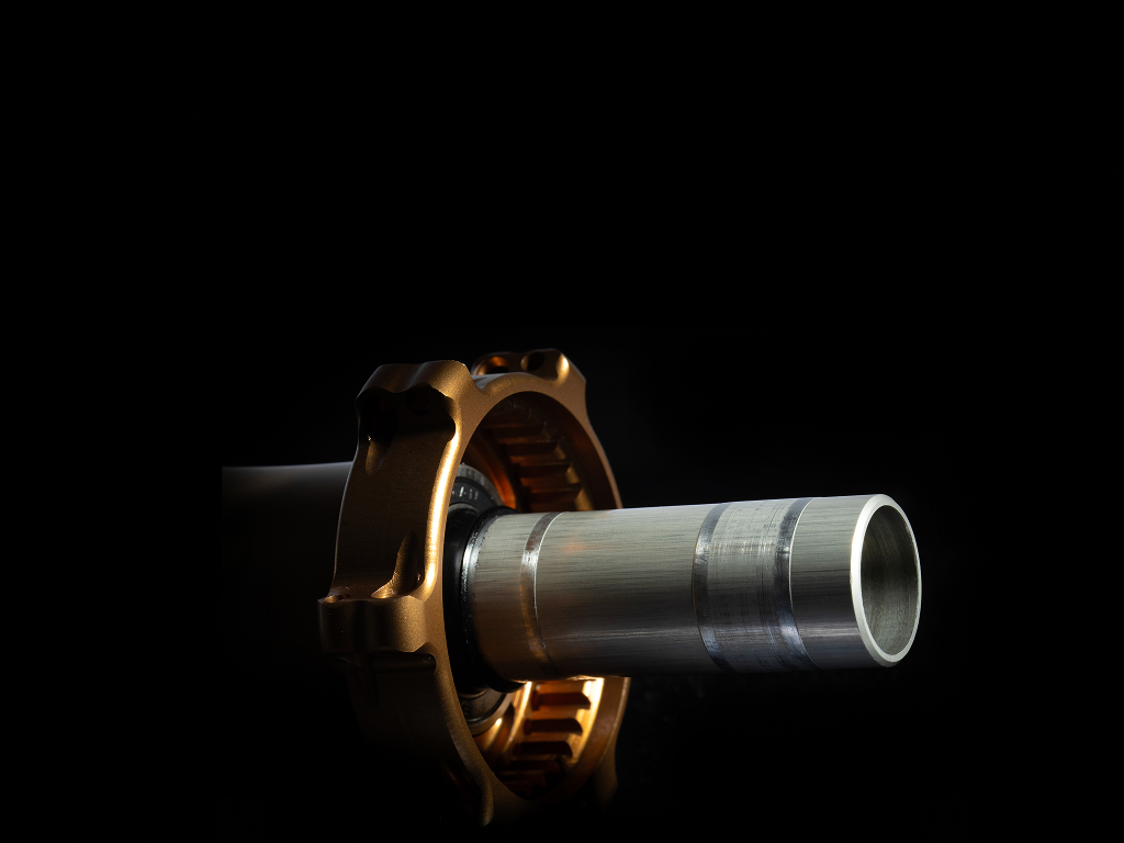 pad-h-introducing-the-limited-edition-light-bicycle-qvist-wheelsets-alignment-grooves-into-the-thru-axle.jpeg