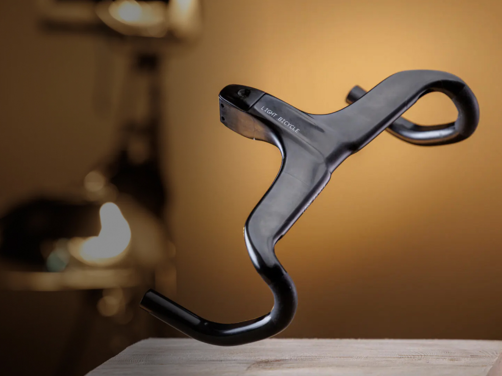 pad-h-light-bicycle-aerorevo-integrated-road-handlebar-dia-winner.jpeg