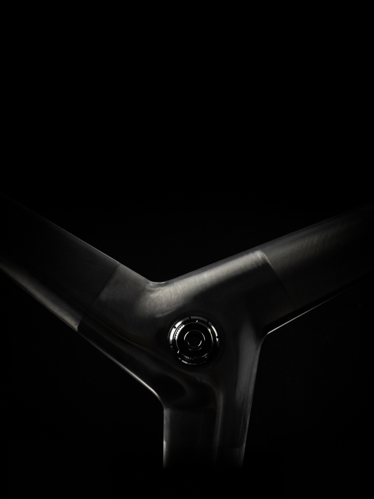 pad-s-light-bicycle-trilight-c21-disc-775g-with-hub-70j-impact-strength.jpeg