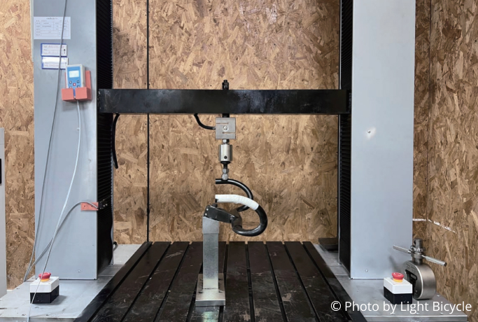 light-bicycle-tests-for-handlebars-drops-stiffness-vertical-test-downwards.jpeg