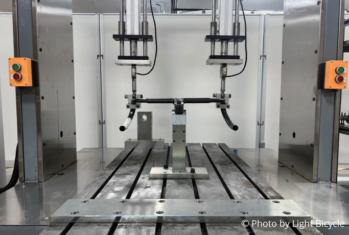 light-bicycle-tests-for-handlebars-in-phase-loading-fatigue-test.jpeg