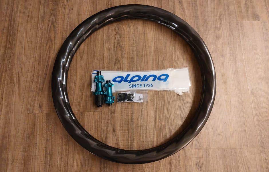 light-bicycle-rider-story-turbo-40-disc-brake-road-carbon-wheels-review-unique-rim-profile.jpeg