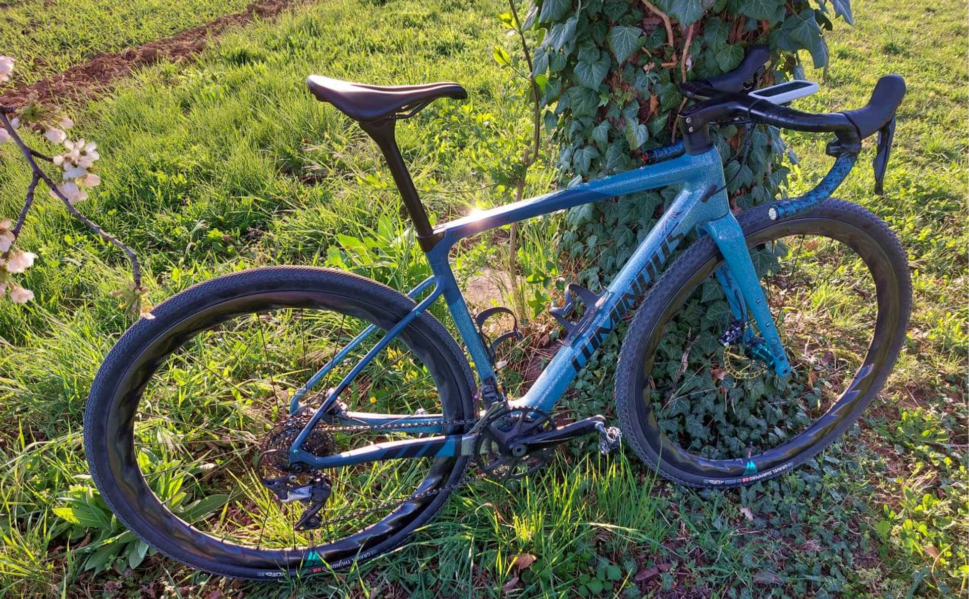 light-bicycle-rider-story-turbo-40-disc-carbon-fiber-rims-review-700c.jpeg