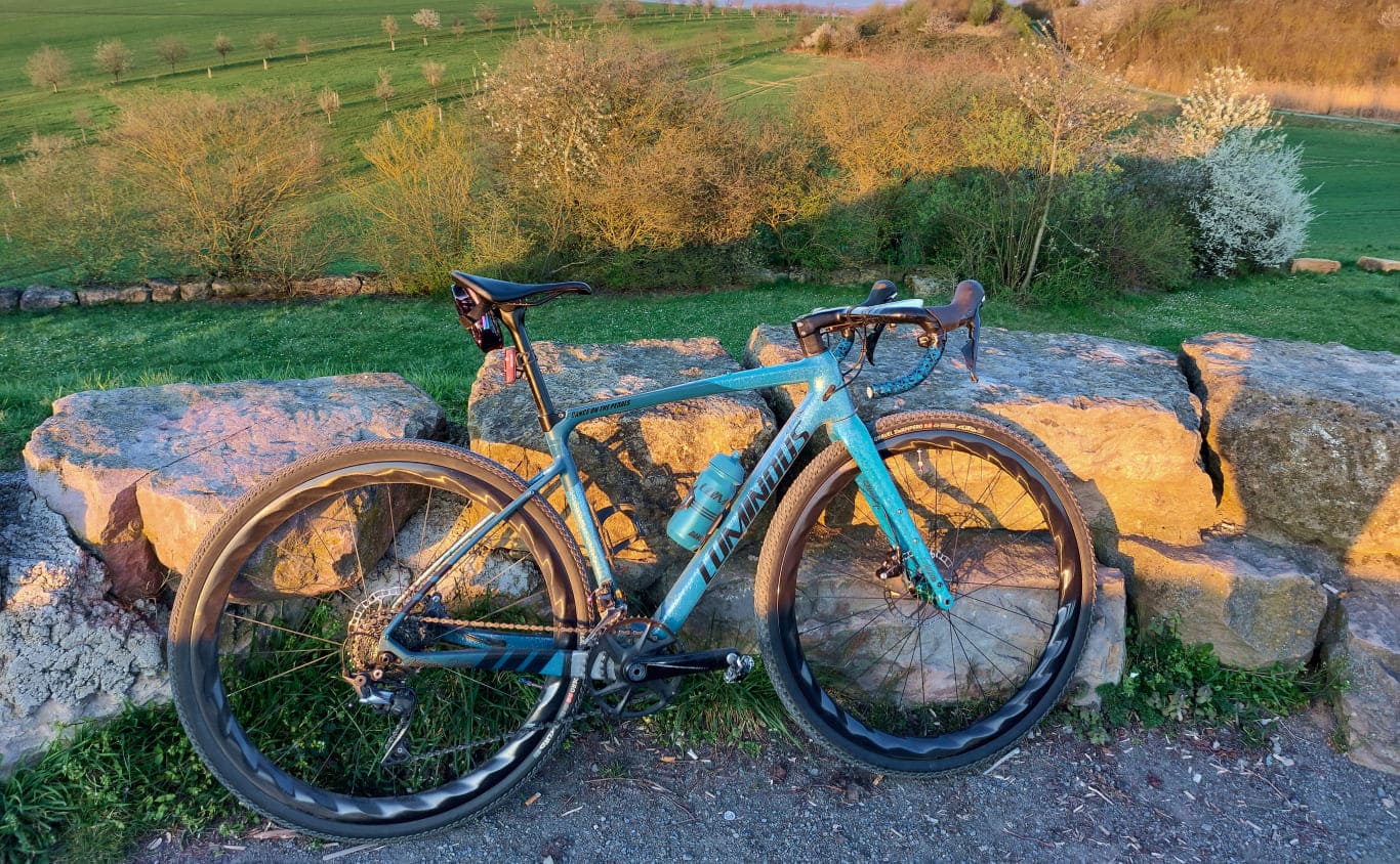 light-bicycle-rider-story-turbo-40-disc-custom-carbon-wheels-review-carbonda-505-bike-upgrade.jpeg