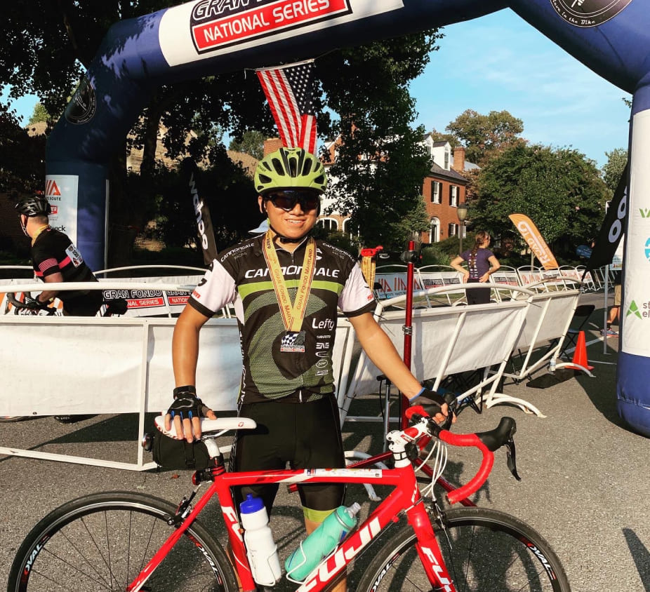 light-bicycle-turbo-65-carbon-fiber-rims-rider-review-bobby.jpeg