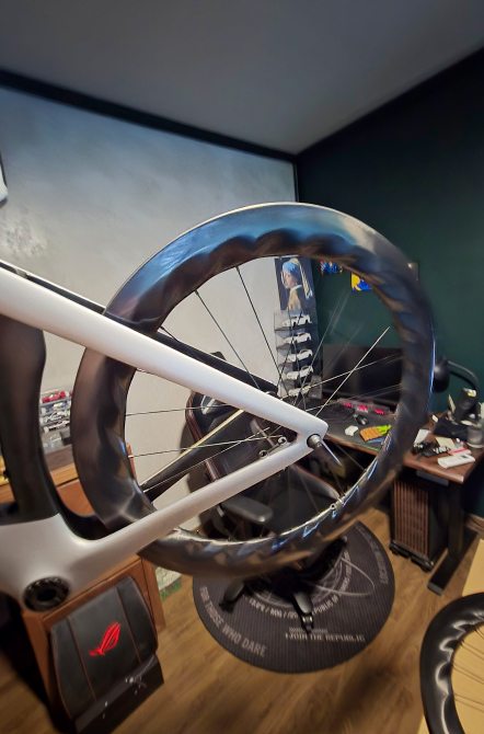 light-bicycle-turbo-65-disc-custom-all-road-carbon-wheelset-unique-profile.jpeg