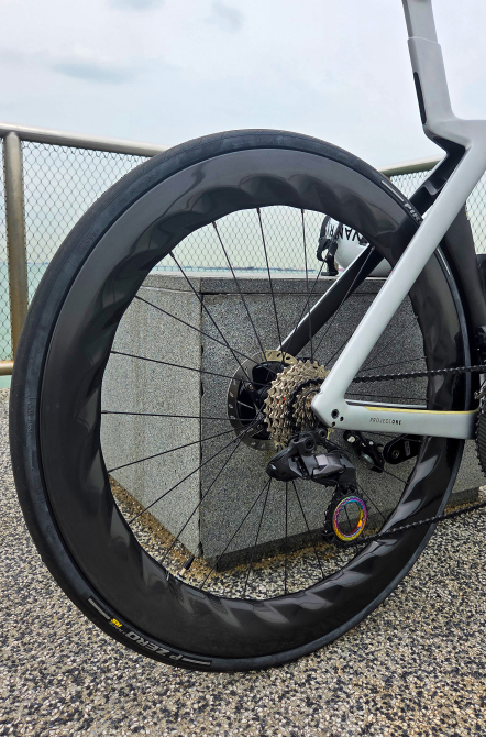 light-bicycle-turbo-65-disc-road-carbon-fiber-wheels-laced-to-dt-swiss-240-exp-hubs.jpeg