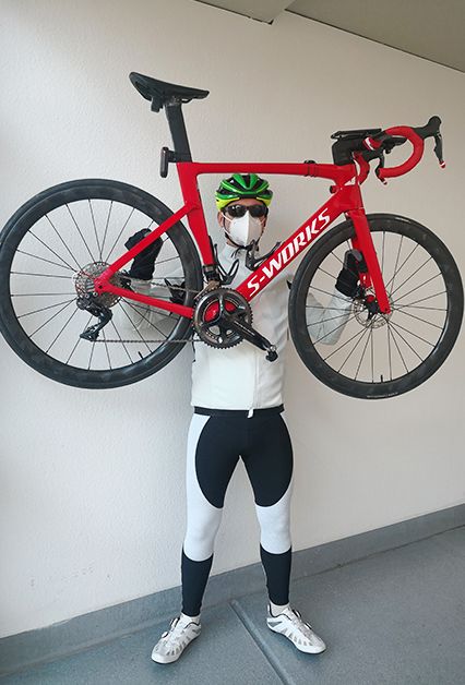 Road-Rider-Lifting-Up-Specialized-S-Works