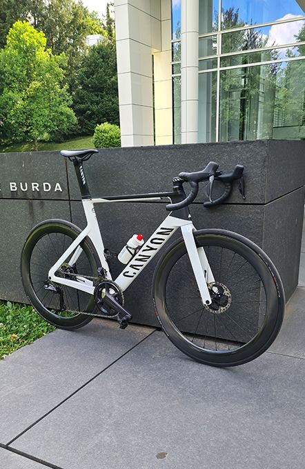 Canyon-Aeroad-CF-SLX-2023.jpeg